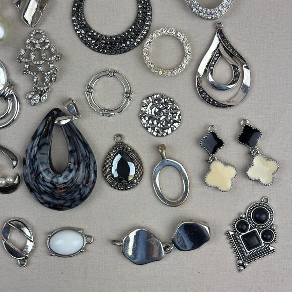 Pendant Charm Craft Jewelry Lot - 100+ Silver Tone Black White Bling Rhinestones - Picture 10 of 12